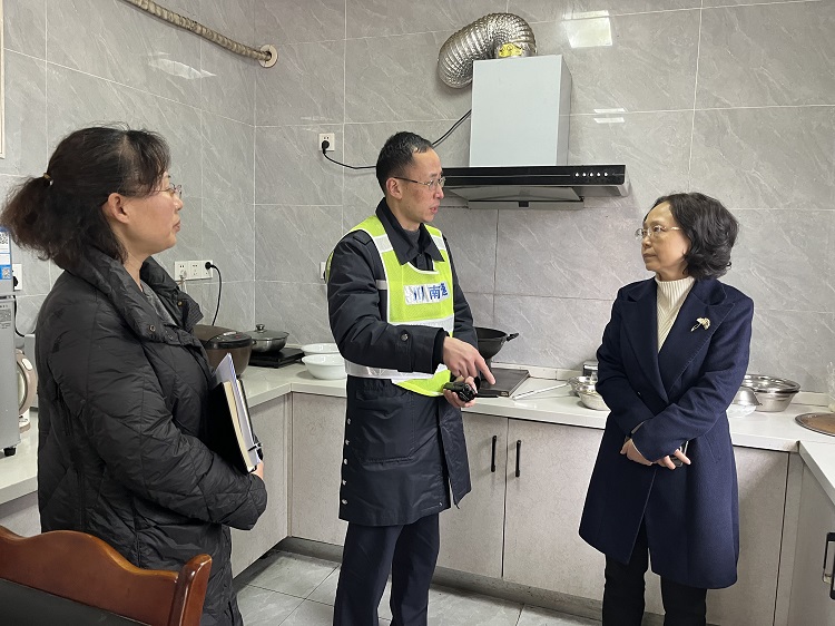 川南公司党委委员、职工董事、副总经理、工会主席何琛赴自贡管理中心开展基层调研工作2 (1).jpg