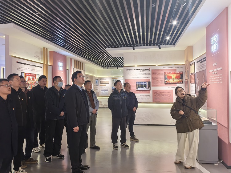 【网站】12.10叙永管理中心第一党支部开展“深学细悟新思想 实干担当建新功”党员教育培训活动5.jpg