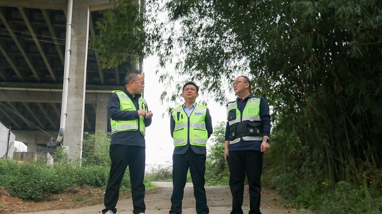 4.2【微信、官网】川南公司全面启动防汛减灾专项排查行动1 - 副本.jpg