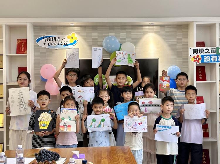 (网站)6.1自贡管理中心工会开展“童心绘梦·巧手六一”儿童节职工子女关爱活动3 - 副本.jpg