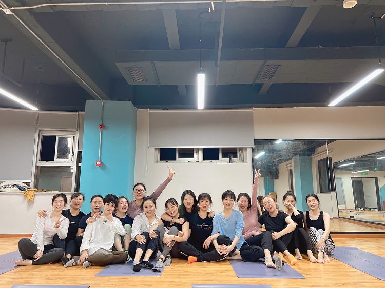 20221110_公司机关分工会瑜伽兴趣小组积极开展瑜伽健身培训.jpg