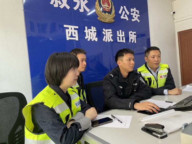 5.15叙永管理中心查处多起小型客车冲关逃费案例.jpg
