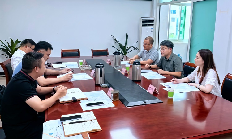 7.22川南公司与内江市交通运输局就内江停车区开发事宜开展座谈会(1).jpg
