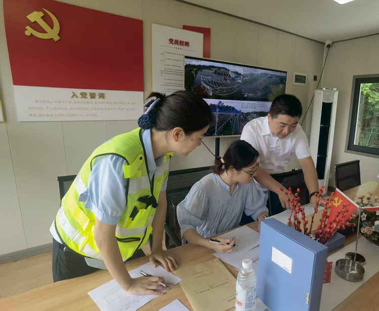 （网站、微信）省交通运输行业评估组赴川南公司叙永服务区开展“暖心之家”运营评估工作20250917 (4).jpg