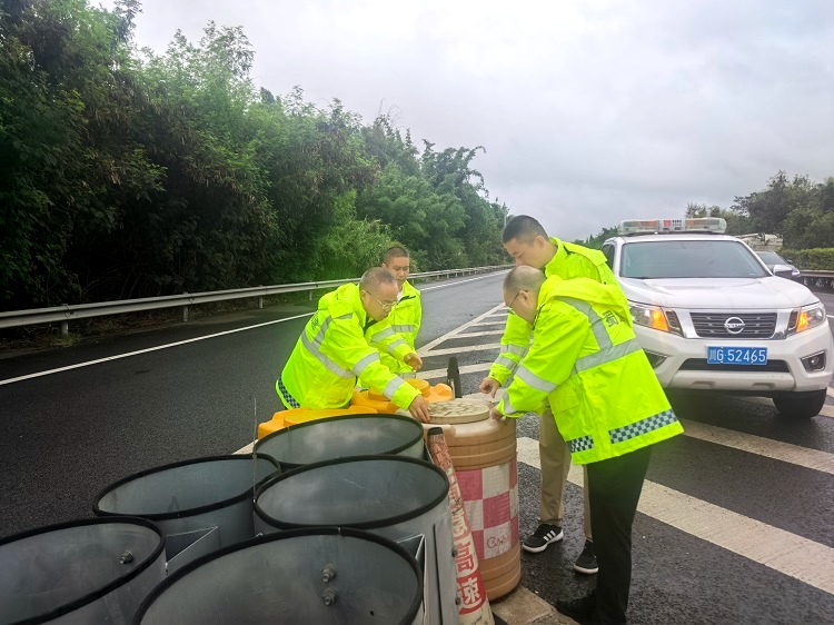 【网站】9.19 隆纳高速开展2025年中秋国庆节前安全检查工作 (4).jpg