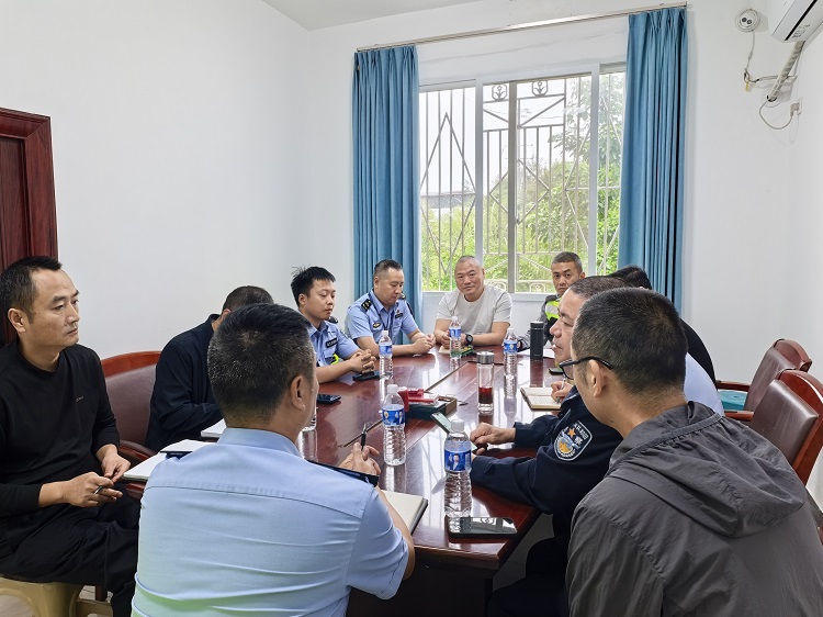 9.23自贡管理中心组织召开2025年国庆节重要站点保通保畅现场会.jpg