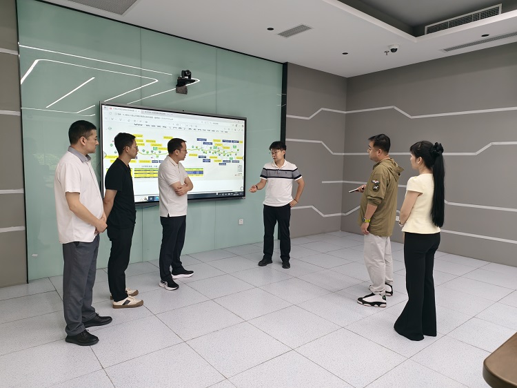 10.20 [微信+网站]运行调度中心筑牢2025年汛期安全防线高效履职保障道路畅通 (2).jpg
