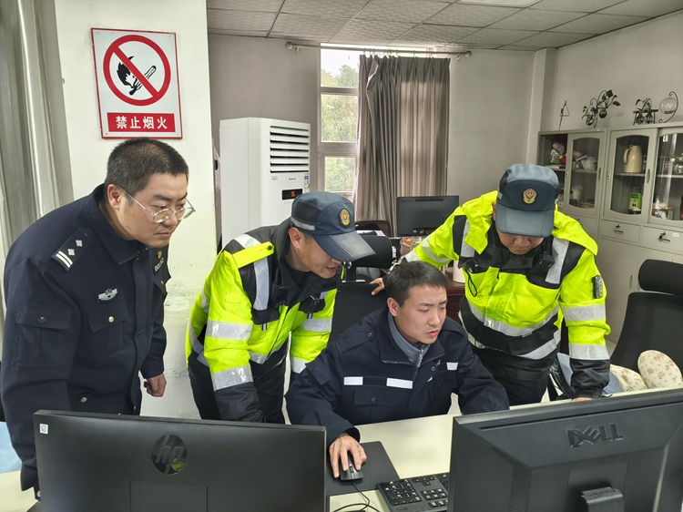 （网站）1.5警民联动 快速查处损坏路产逃逸案件1 - 副本.jpg