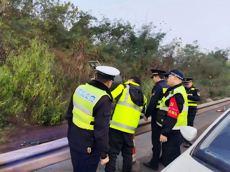 2026.01.22【网站】宜宾管理中心开展春运春节前一路三方安全检查.jpg