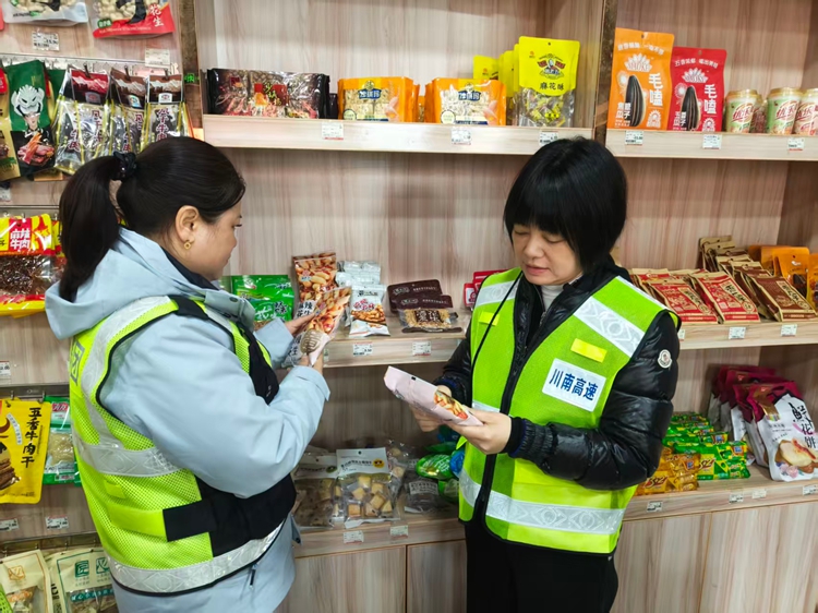 2.3【网站】宜宾管理中心开展服务区春节节前安全专项检查 (3)_副本.jpg