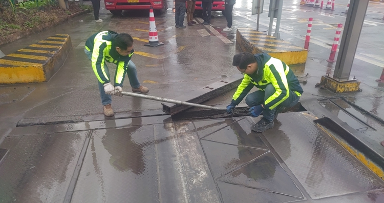 （网站）2.10隆纳高速开展春节节前机电设施设备专项巡检工作  (3)_副本.jpg