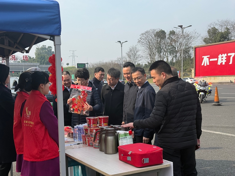 泸州市委书记刘筱柳赴川南公司走访慰问一线值班值守人员