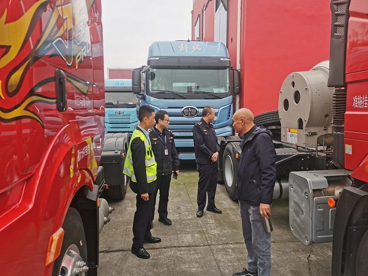 （网站）3.13 隆纳稽查队联合交通执法十九大队成功追缴恶意冲关逃费车辆(2) - 副本.jpg