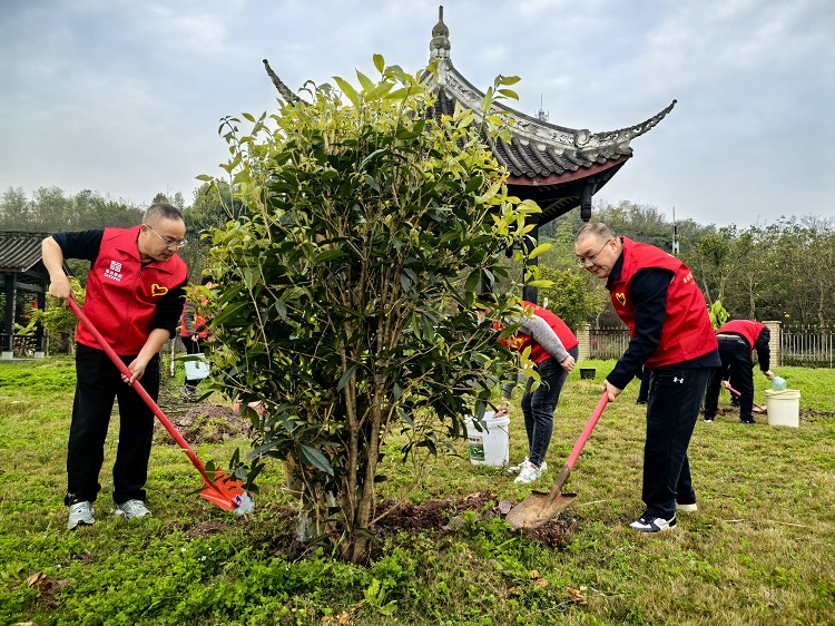 （网站）3.12叙永管理中心党团支部开展植树节活动3 - 副本.jpg