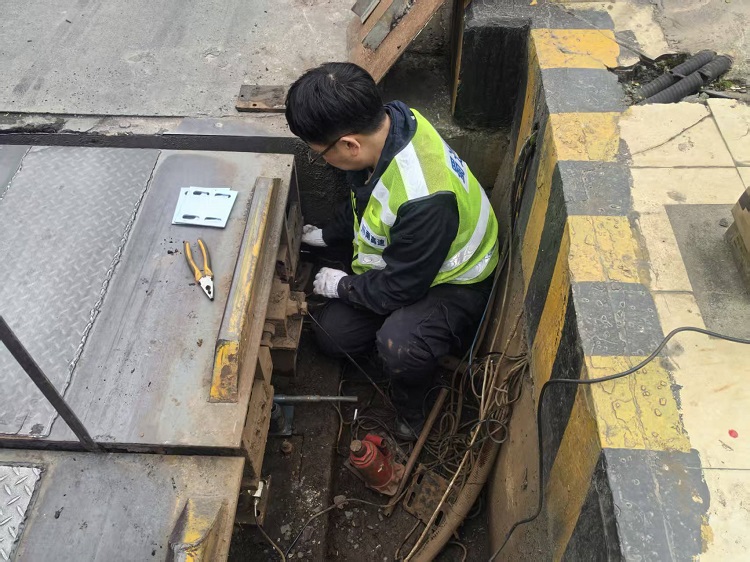 3.17【网站】菜坝收费站通行设备突发故障 高效处置保畅通 - 副本.jpeg