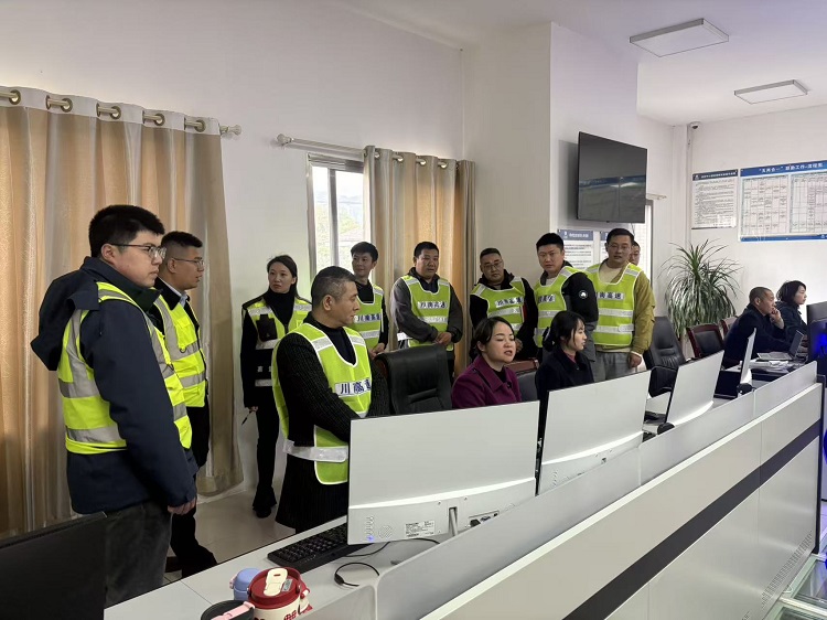 3.16【网站】四川路桥川南片区管理公司赴川南公司交流智慧云仓建设1 - 副本.jpg