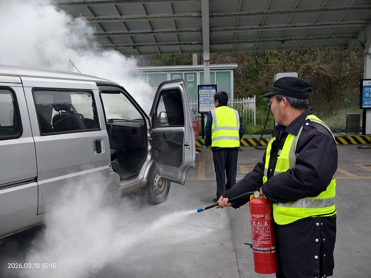 （网站）3.18日自贡北服务区开展新能源车辆交通事故应急演练2 - 副本.jpg