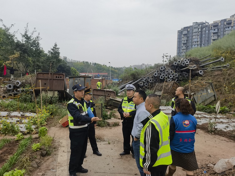 （网站）3.25自贡管理中心联合“一路四方”开展公路用地安全隐患排查治理行动1 - 副本.jpg