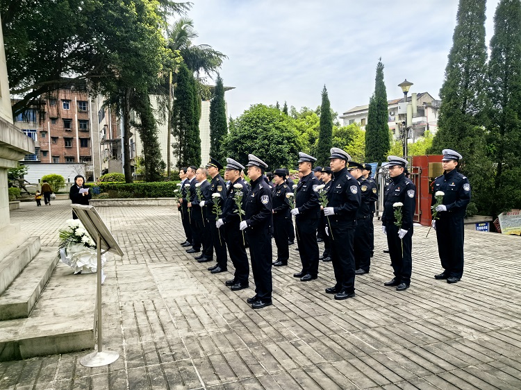 （网站）4.1隆纳高速“五岗合一”临时党支部开展清明祭扫主题党日活动 (1) - 副本.jpg