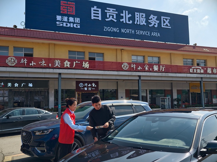 (网站)4.6志愿服务不打烊 暖心护航出行路2 - 副本.jpg