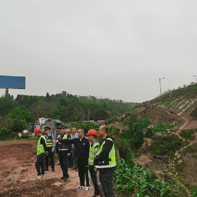 （网站）4.20自贡管理中心联合多部门开展高速公路违法用地专项整治 护航五一出行筑牢汛期防线2 - 副本.jpg