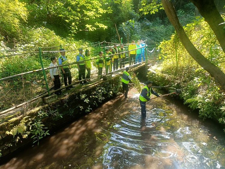 4.24【网站】宜宾东服务区组织开展防汛应急演练5 - 副本.jpg