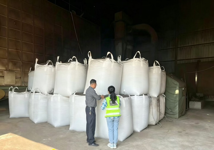 4.25【网站】 宜宾管理中心启动绿化林木废弃物资源化利用小试工作 (2) - 副本.jpg