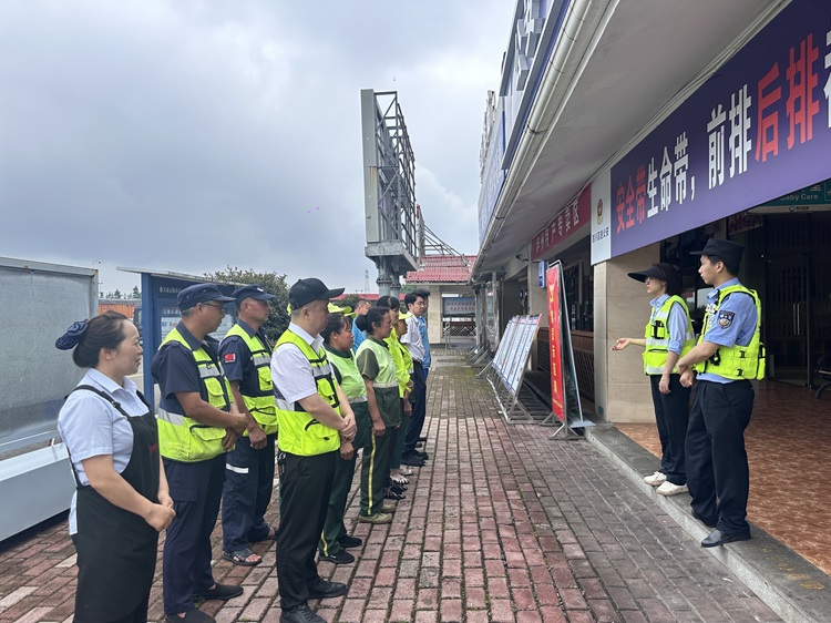 5.25【网站】叙永管理中心纳溪服务区开展汛期逃生应急演练 1 - 副本.png