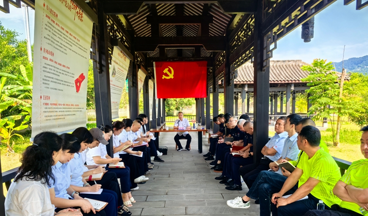6.3（网站）叙永管理中心第二党支部开展树立和学习正确政绩观专题学习教育党课 (2)_副本.jpg