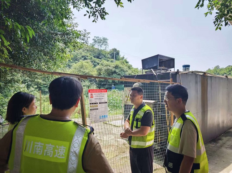 【挂网】0605川南公司安全环保部检查内宜路有限空间安全工作 (1) - 副本.jpg