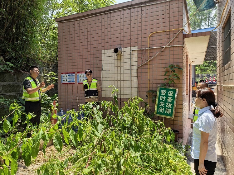 【挂网】0605川南公司安全环保部检查内宜路有限空间安全工作 (3) - 副本.jpg