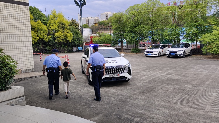 2026.6.13警站联动护幼归 高速路上见真情 - 副本.png