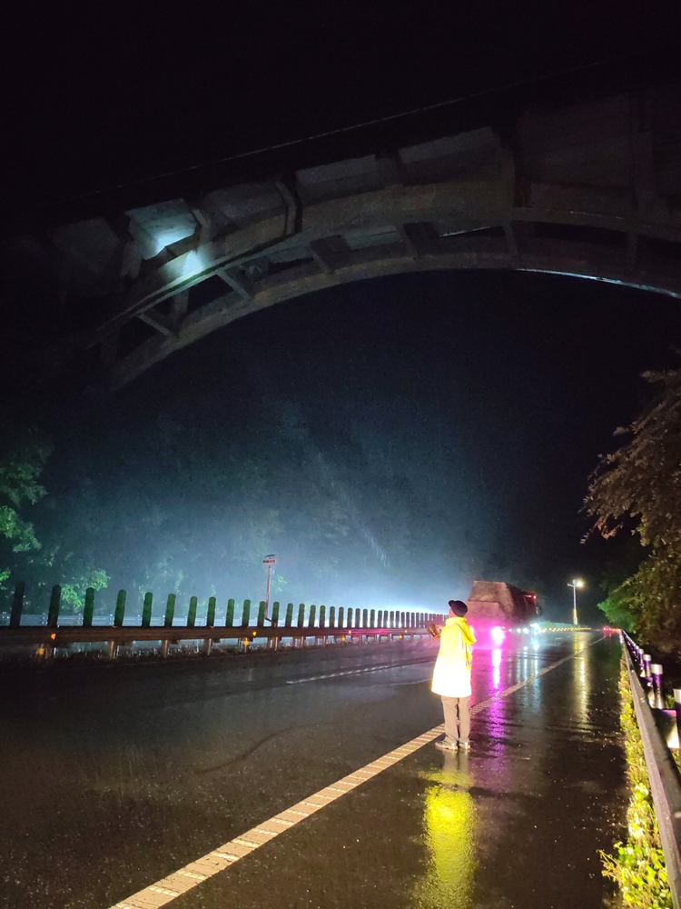（微推、网站）20260629闻震即动 守路保通 川南公司全力开展宜宾高县 5.5 级地震震后排查3.jpg